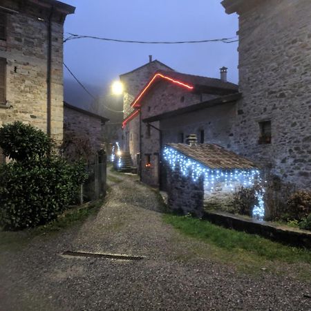 Albergo Diffuso Casa Delle Favole Ferriere Bagian luar foto