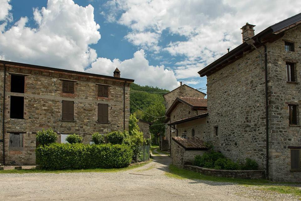 Albergo Diffuso Casa Delle Favole Ferriere Bagian luar foto