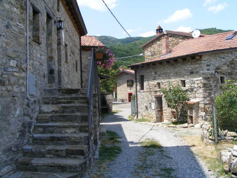 Albergo Diffuso Casa Delle Favole Ferriere Bagian luar foto