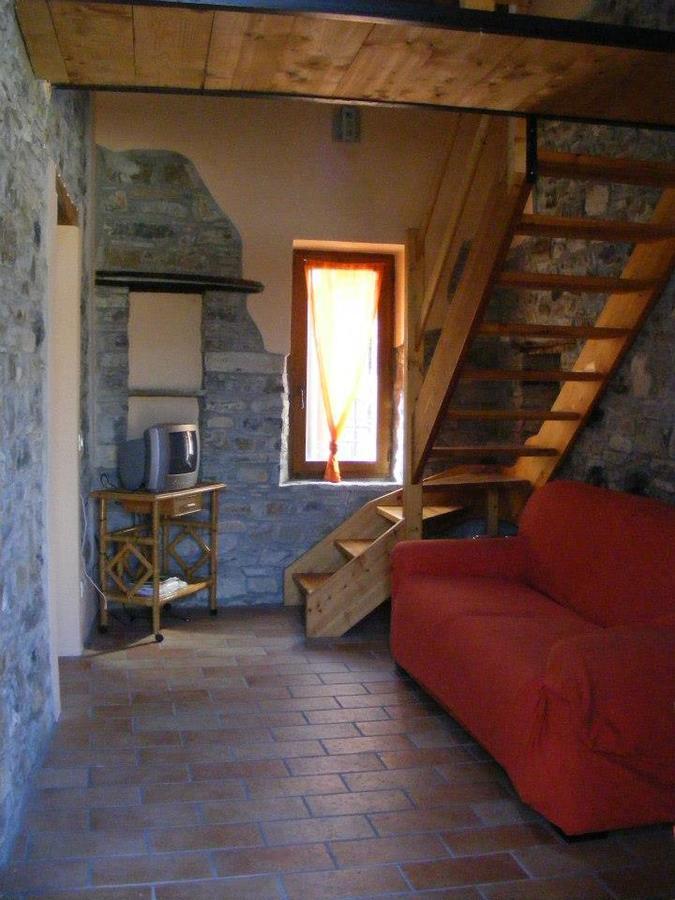 Albergo Diffuso Casa Delle Favole Ferriere Bagian luar foto