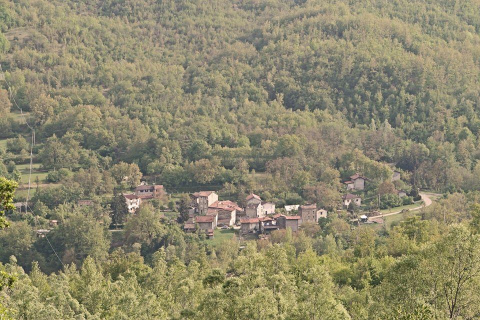 Albergo Diffuso Casa Delle Favole Ferriere Bagian luar foto