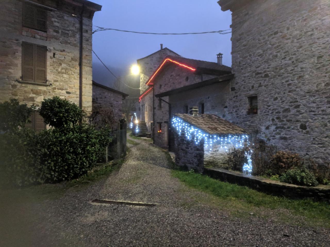 Albergo Diffuso Casa Delle Favole Ferriere Bagian luar foto