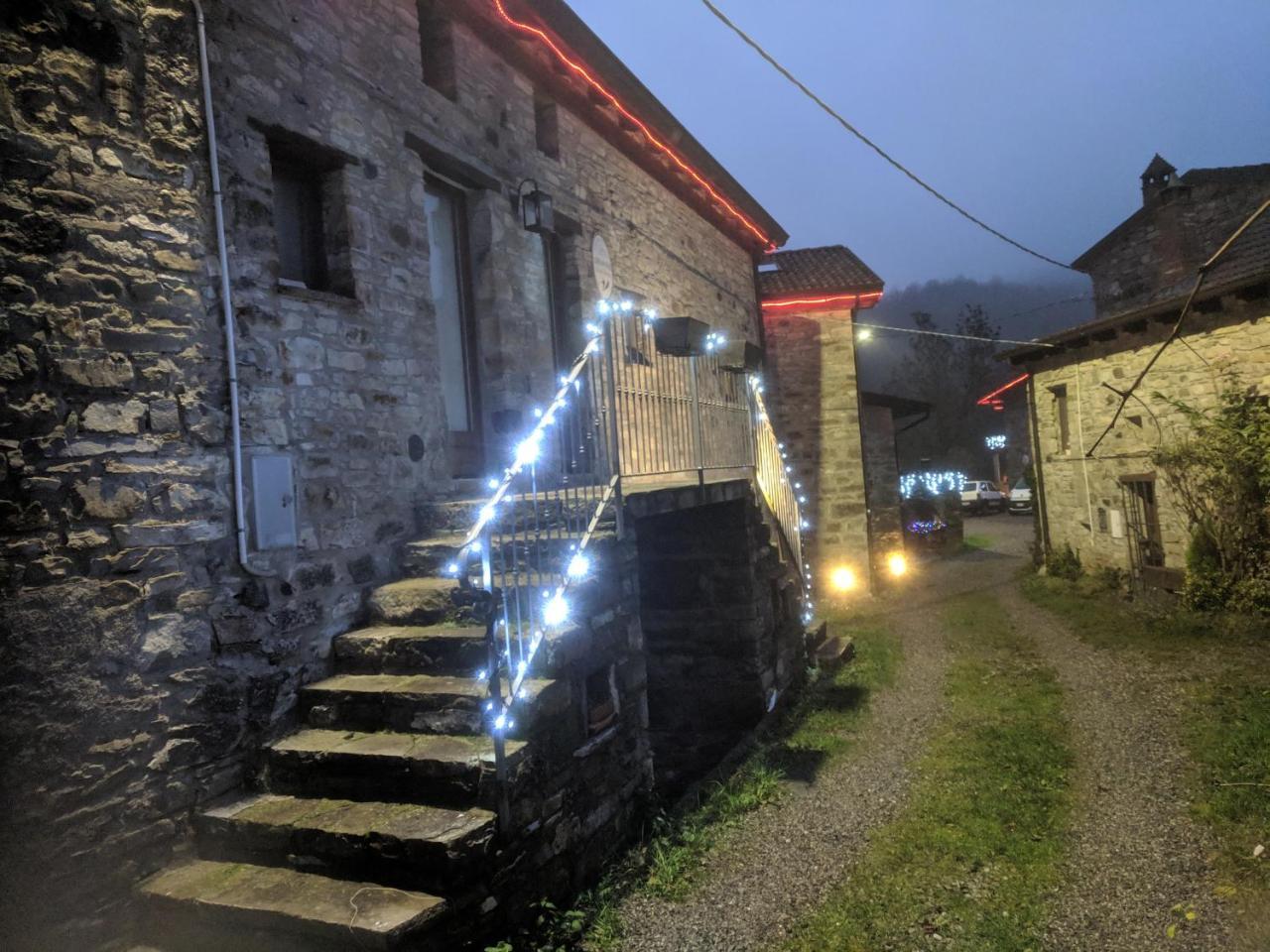 Albergo Diffuso Casa Delle Favole Ferriere Bagian luar foto